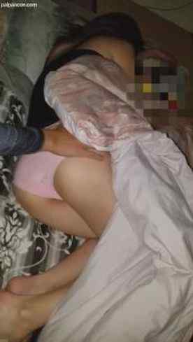 FC2-PPV-1242491 - 【個人】長身美脚三児のはは、隣で眠る子供がいる中2人の男に犯されに中出しされた精子を顔に塗りたくられ塗れよがり狂う。