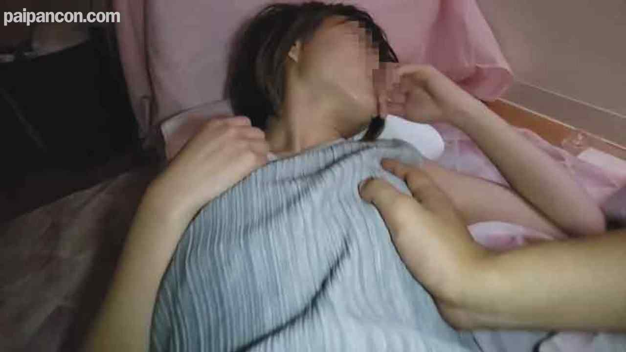 FC2-PPV-1297463 - 【個人】仕事を失い、二人の他人棒に立て続けに犯され中出しされる華奢な人妻 thumbnail_3.jpg