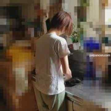 FC2-PPV-1315235 - 【個人】台所で嫌がる訳あり美人若妻の折れそうに細い肢体を犯す。