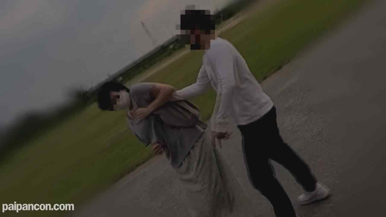FC2-PPV-2930906 - 【個人】昼下がりの団地妻　想定外のデカチチを揉みまくる。まだ明るい時間に高架下で喉奥を犯し、子供のいる隣の部屋で他人棒で中出し。そのまま全裸でバルコニーに放り出してみました。
