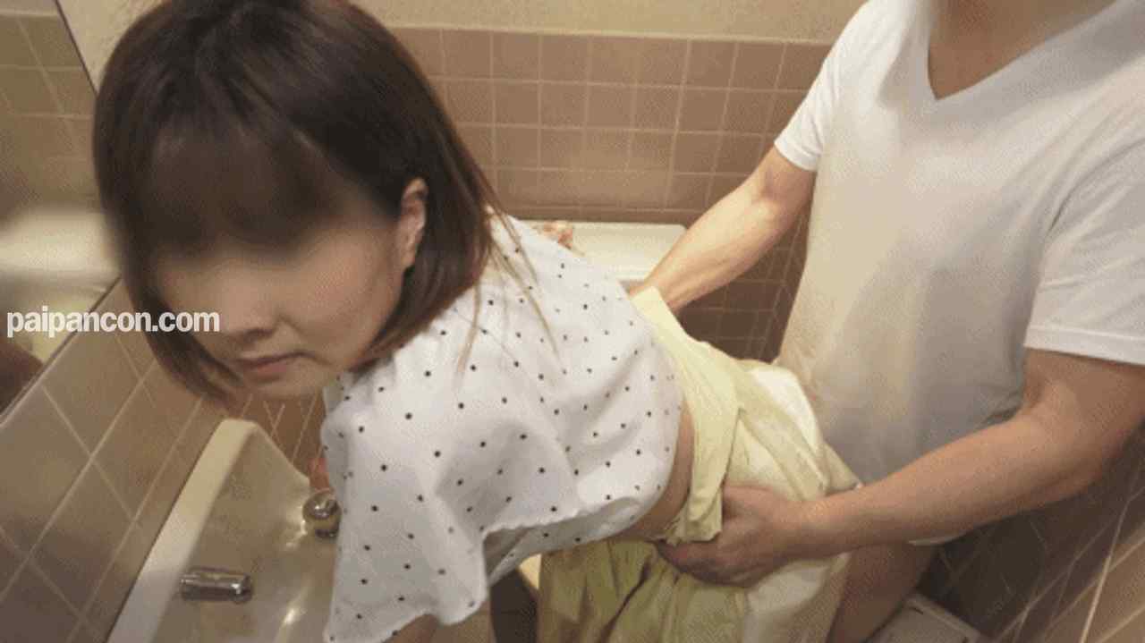 FC2-PPV-3064750 - 【無修正ｘ個人撮影】お稽古の月謝の支払いの為に体を売る人妻…自分の子供が水泳教室の時間に、公民館の多目的トイレで￥交でお金を稼ぐ主婦に中出しを強要！