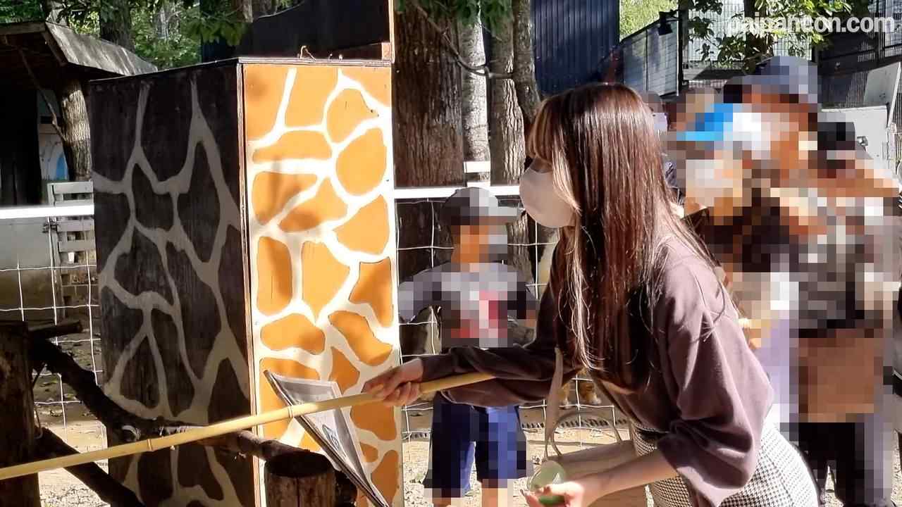 FC2-PPV-3152702 - 「ほんとに大丈夫だよね…？」友達の某大手事務所18歳声優ちゃん。デビューが決まるも生活に困り苦渋の決断。。巨根に***イキまくる超敏感おま○こに大量中出し。