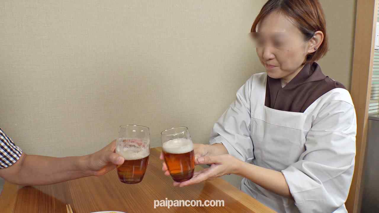 FC2-PPV-3202789 - 【無修正ｘ個人撮影】閉店危機の料亭を営む未亡人が大ピンチで、仕方なくピンク動画に出演してしまう！割烹着にノーパンのちょいヤンチャ系ママが言われるがままハメられてしまうｗ