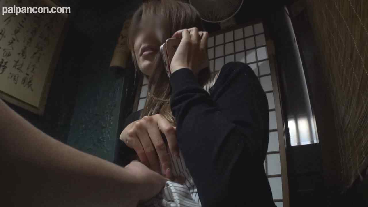 FC2-PPV-890646 - 【無碼ｘ個人攝影】人妻愛奴3號　在居*屋跟老公喝*時硬把她叫過來！把老公灌醉後直接在玄關中出內射【附高畫質特典影片】
